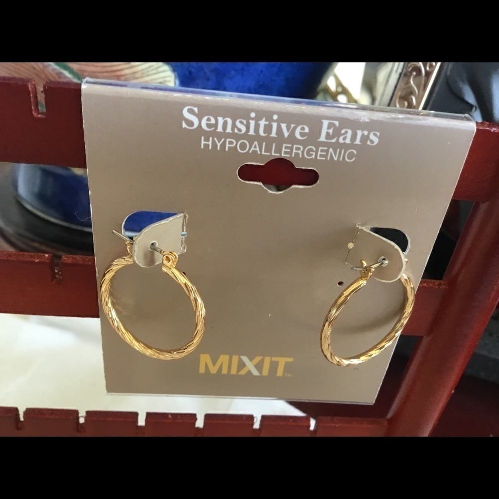$8 ea or 3/$25 NWT Goldtone Twisted Hoops - Picture 6 of 6